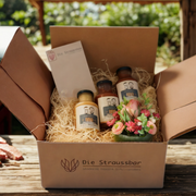 Die Straussbox BBQ Saucen Box - geöffnete Box mit enthaltenen Produkten