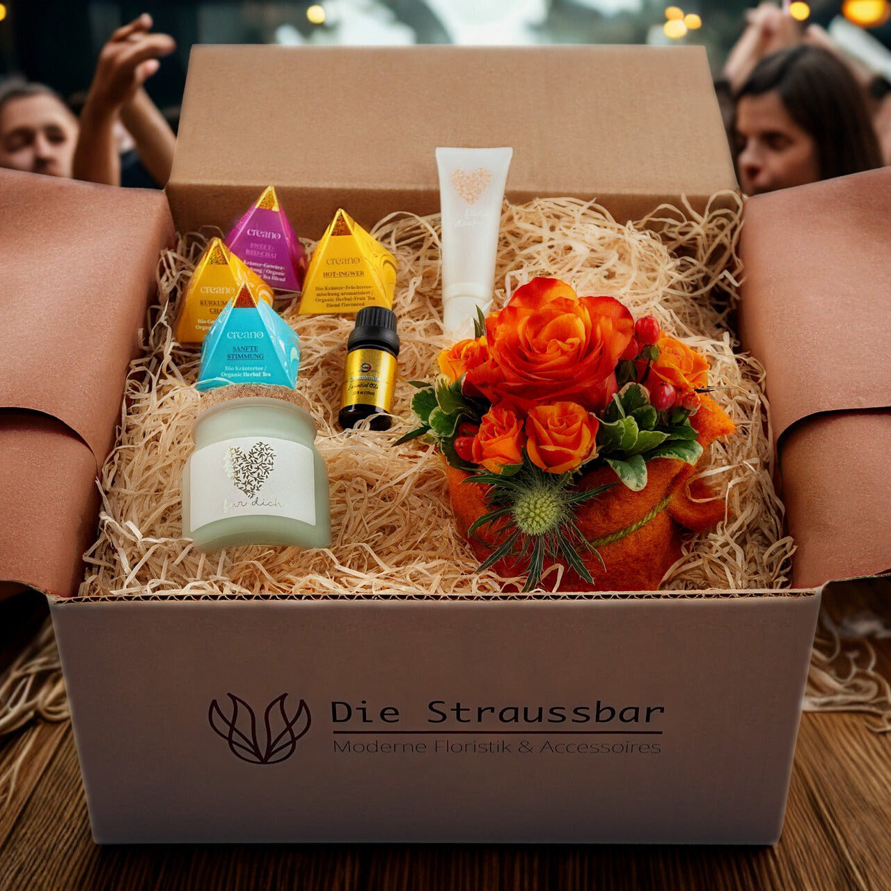 Die Straussbox - Geschenkbox zum Muttertag - geöffnete Box mit enthaltenen Produkten