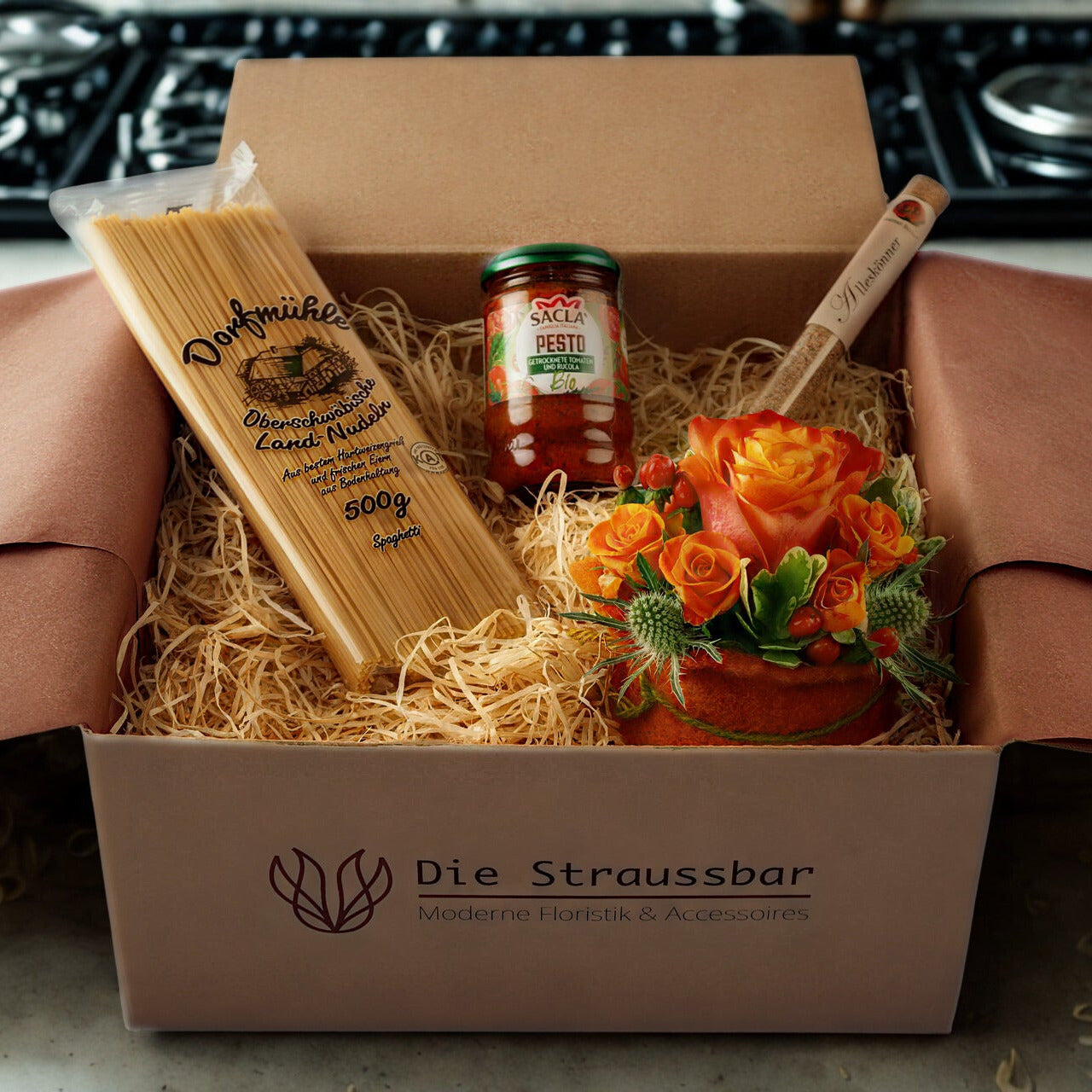 Die Straussbox - Pasta Box - geöffnete Box mit enthaltenen Produkten