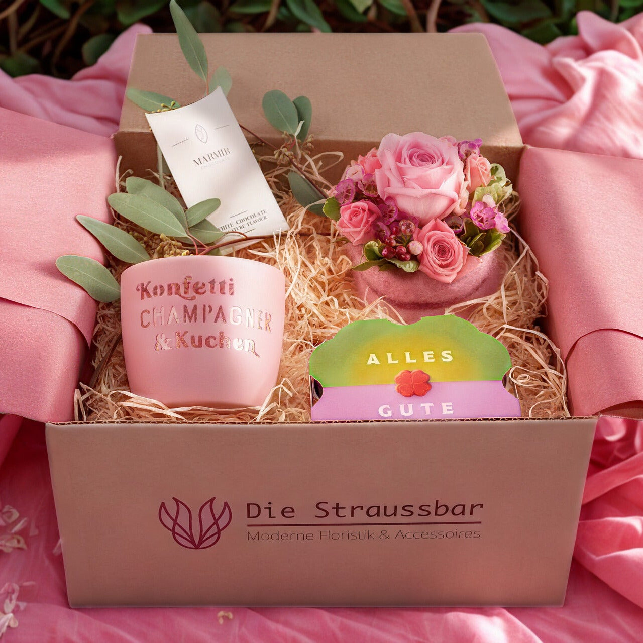 Die Straussbox - Happy Birthday Box – Women’s Edition - geöffnete Box mit enthaltenen Produkten